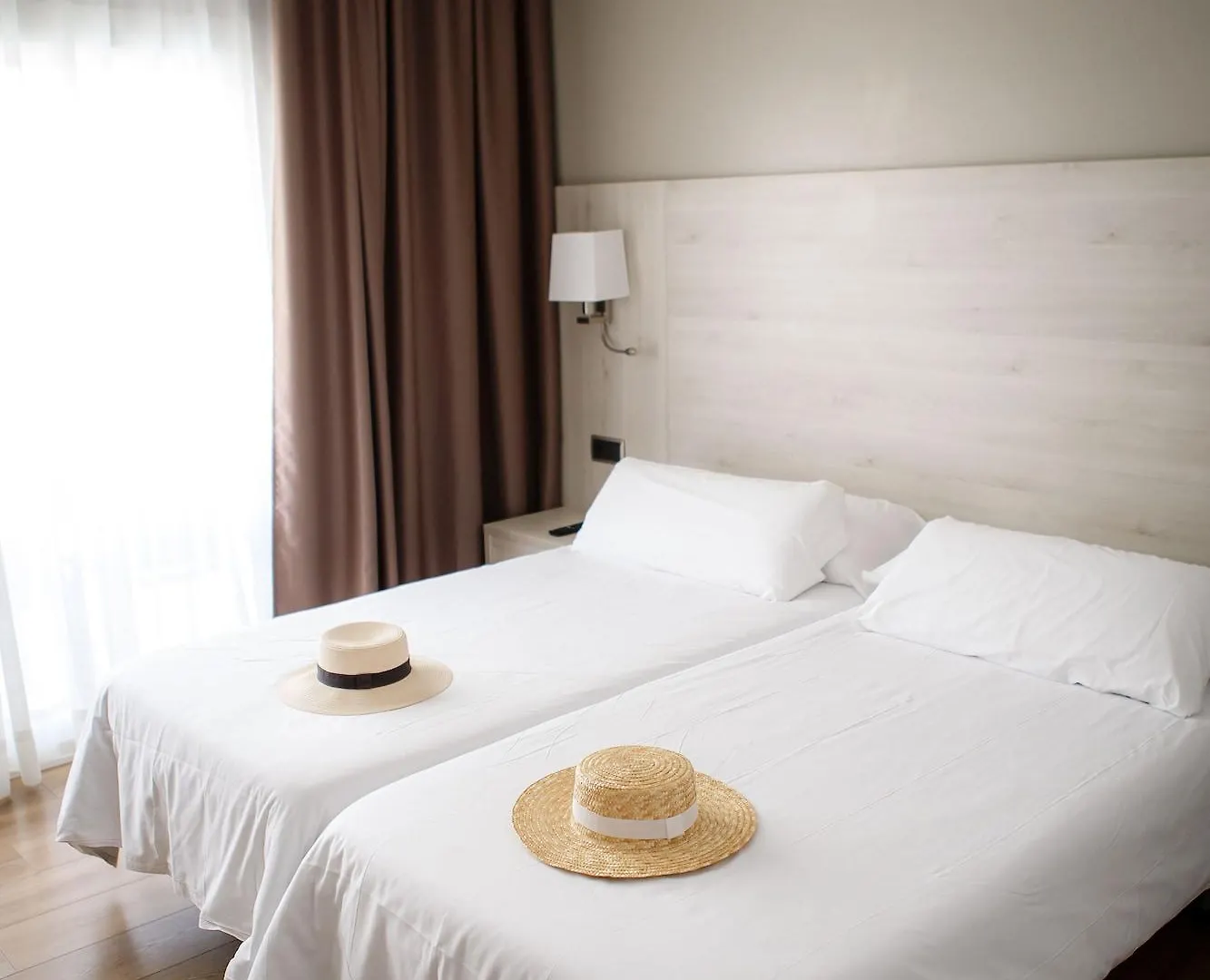 Hotel Helios Lloret يوريت دي مار 4*,  إسبانيا